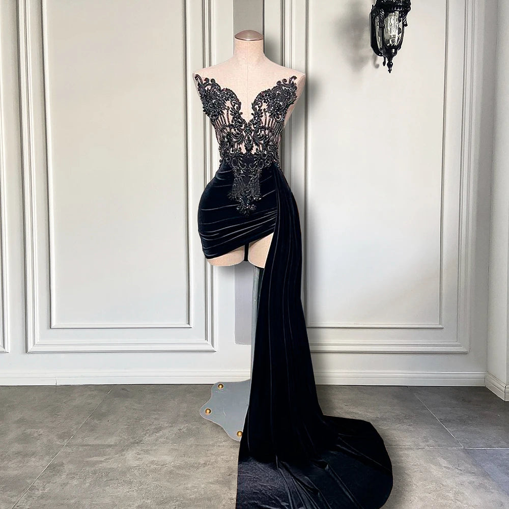 New Arrival Beaded Embroidery Women Homecoming Gowns Black Velvet Short Prom Dresses 2025 with Side Train